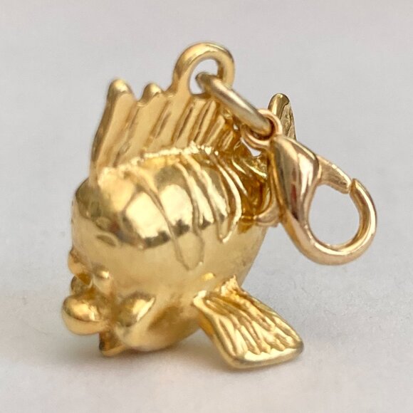 Vintage Disney Little Mermaid FLOUNDER Fish Charm Clip On Zipper Pull 3D Gold - Picture 3 of 12